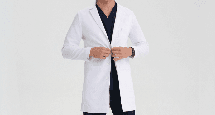 Nowoczesny uniform medyczny – jak połączyć profesjonalizm z codzienną wygodą?